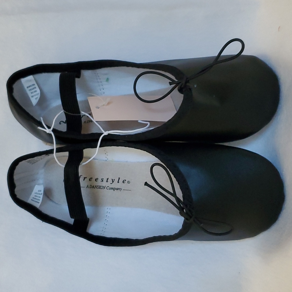 FREESTYLE BY DANSKIN BALLET SLIPPERS SIZE 2
